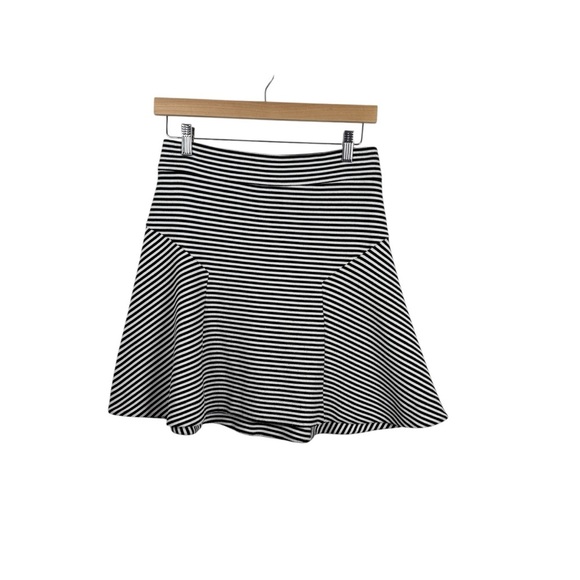 Express Women’s Mixed Stripe Skater Flare Mini Skirt Black/White 2 - Picture 5 of 9